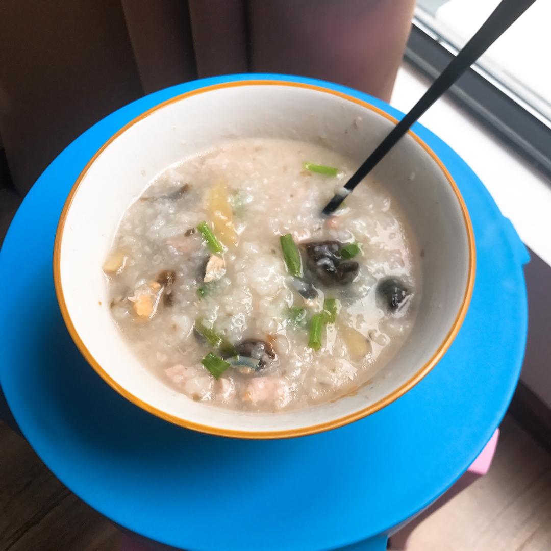 电饭煲版皮蛋瘦肉粥
