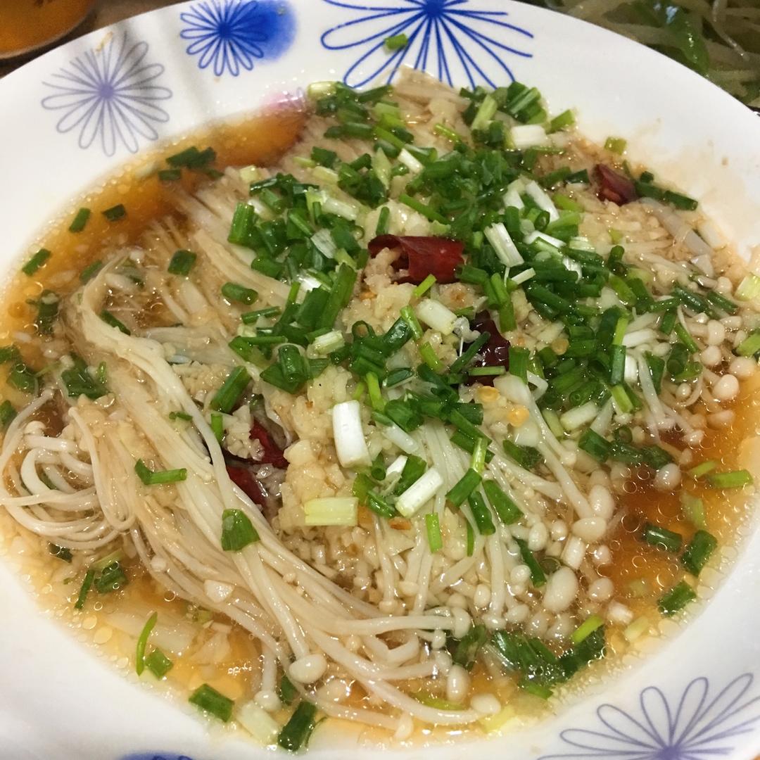 一口上瘾的蒜蓉金针菇