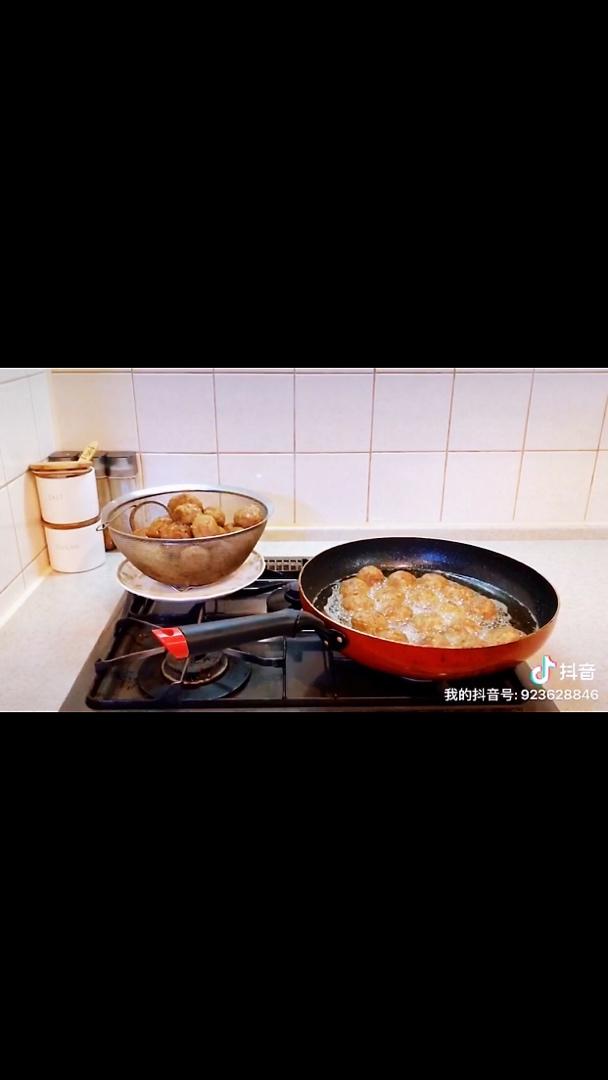 酥炸肉丸子