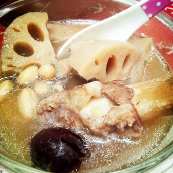 莲藕花生排骨汤