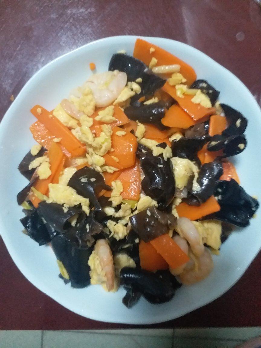 虾仁木耳炒鸡蛋