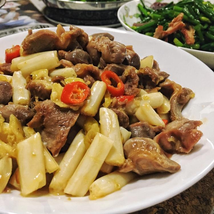 泡藕带炒鸡胗