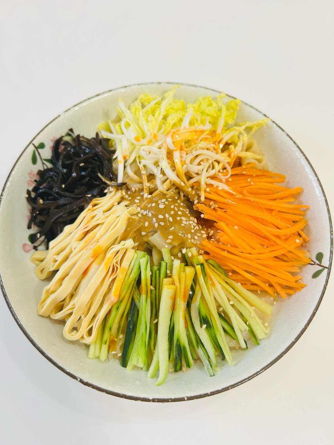 纯素美食｜五色麻酱拉皮