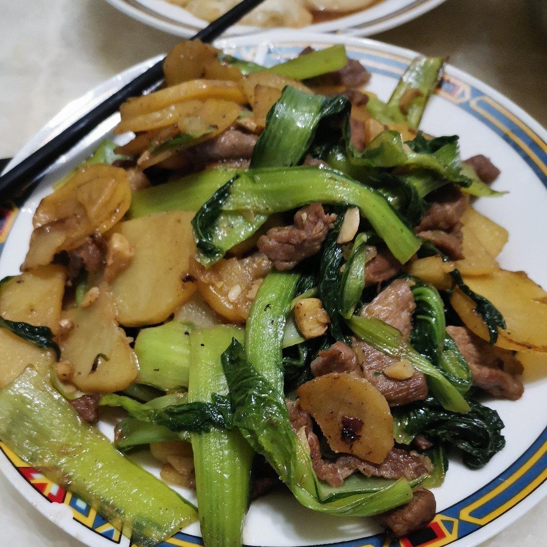 小白菜炒土豆片肉