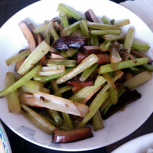 芹菜炒香干