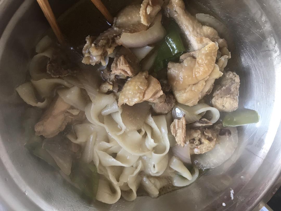 正宗新疆大盘鸡+裤带面