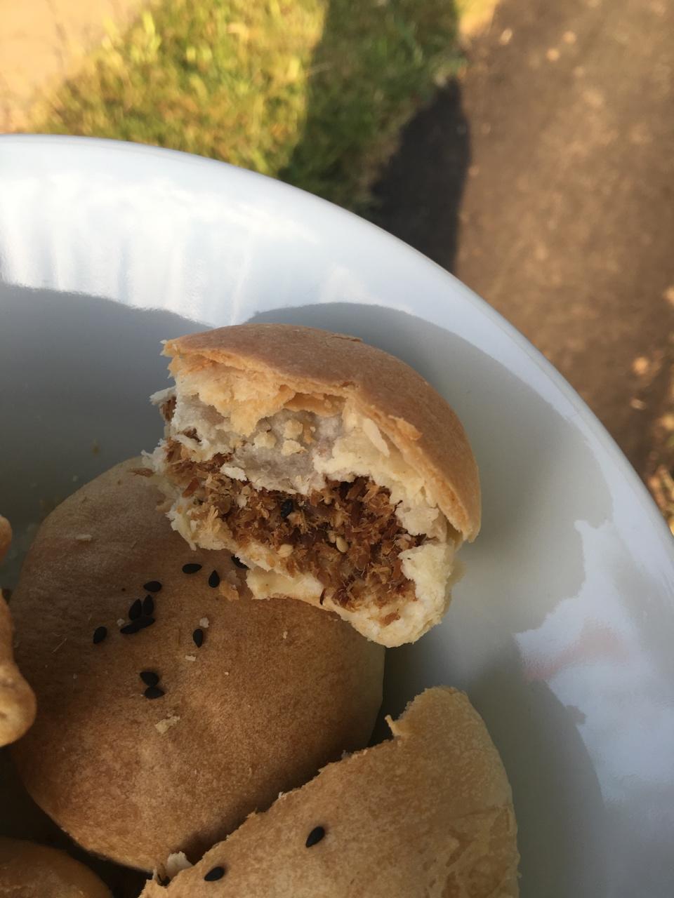 黄金肉松酥