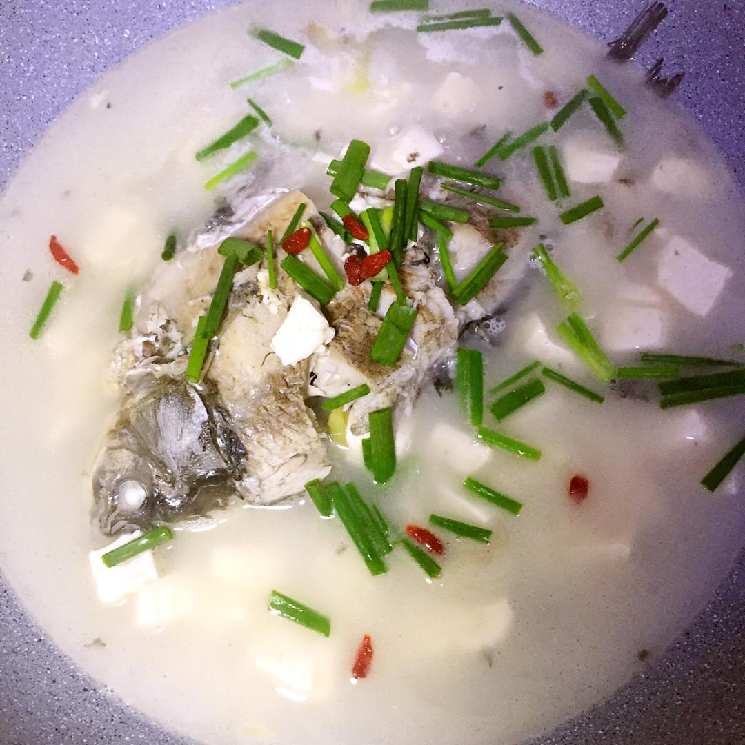 鲫鱼豆腐汤