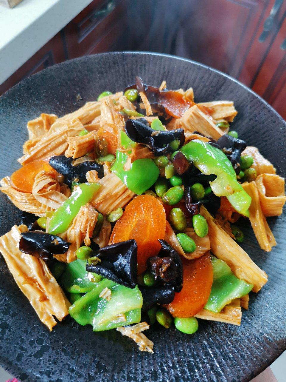 【营养及其丰富】腐竹木耳炒胡萝卜黄瓜