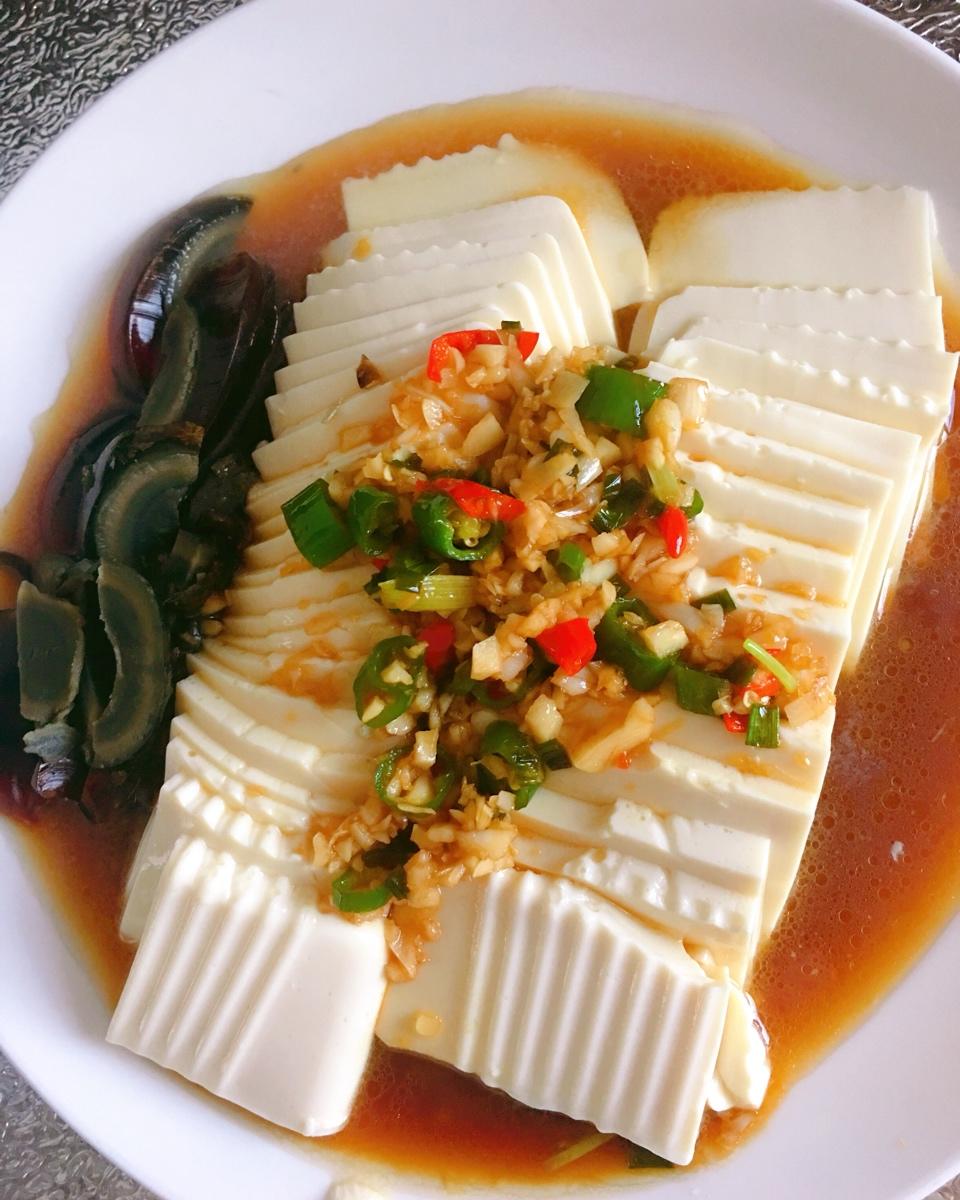 双椒拌皮蛋豆腐