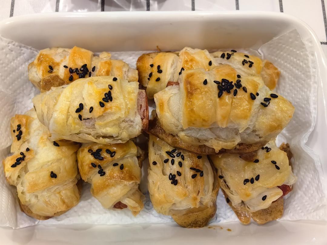 香肠酥皮卷：手抓饼皮还能这样吃，不用和面快速搞定早餐