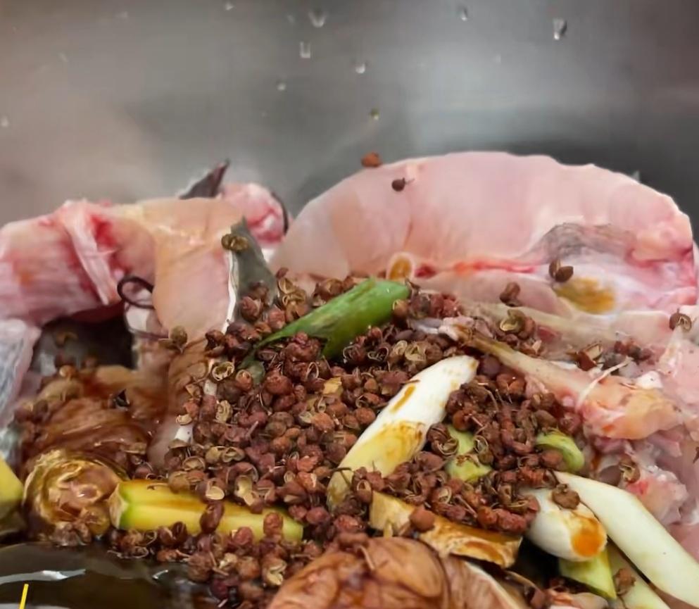 酱炖清江鱼的做法