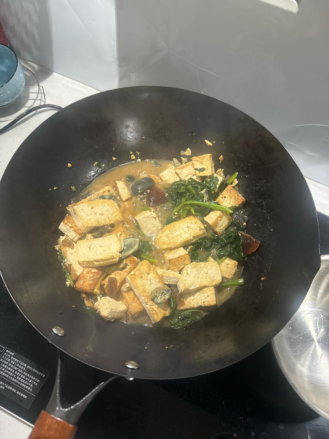 菠菜豆腐皮蛋汤：碱性菜