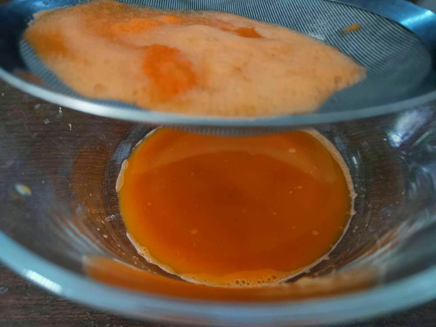 天然无添加的新鲜胡萝卜汁，过滤后口感更加细腻【豆浆机版】的做法 步骤9