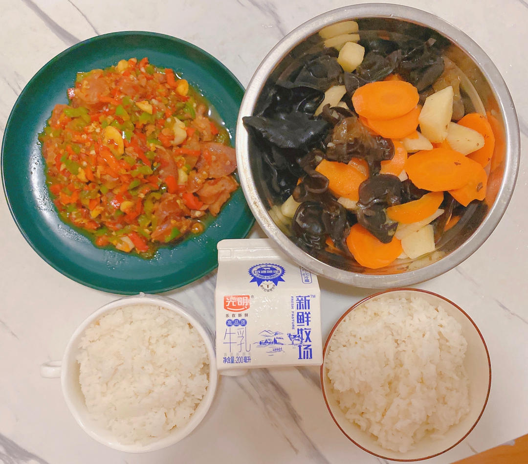 胡萝卜木耳炒山药