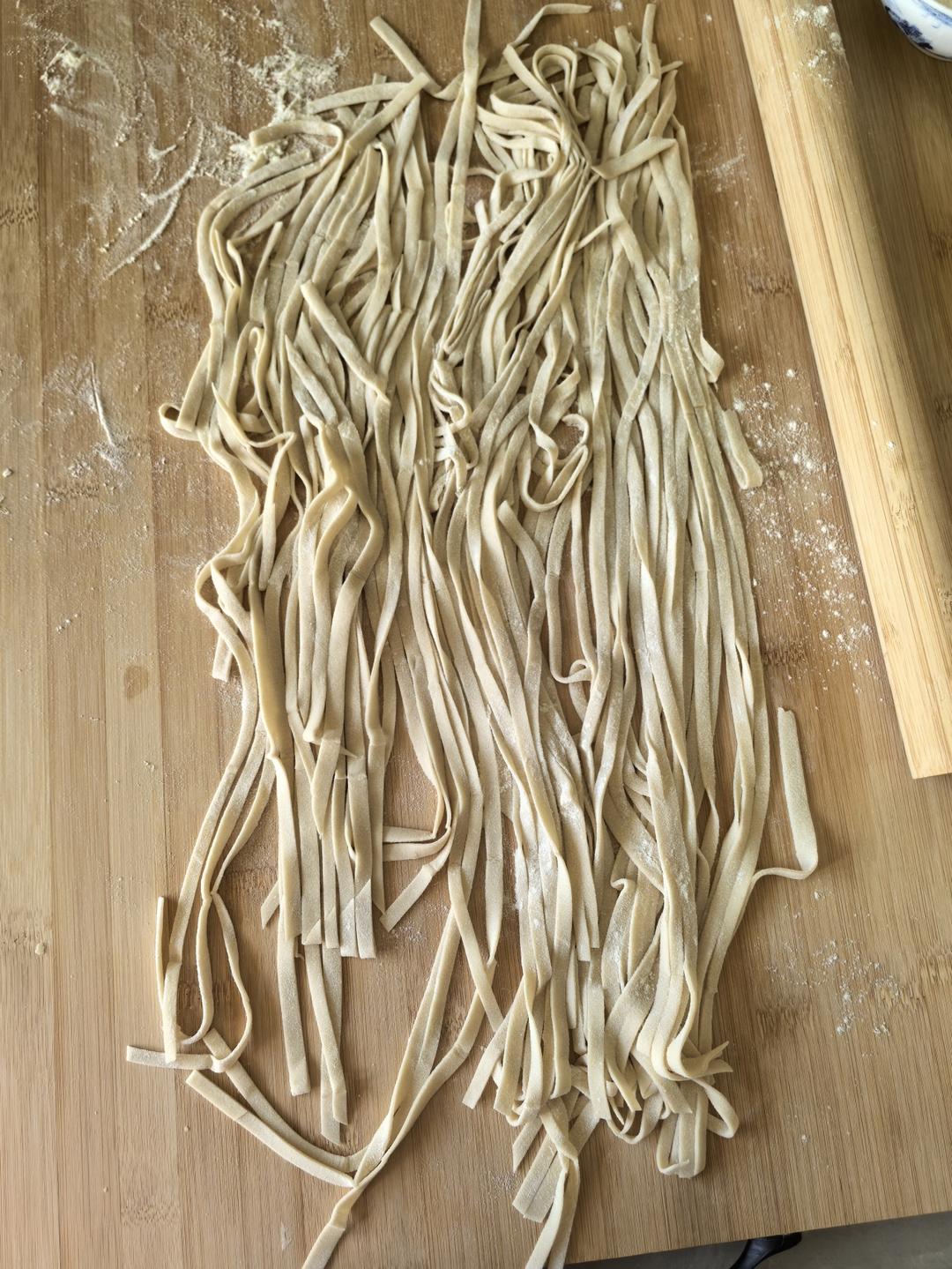 【小高姐】手擀肉臊面  手工做出口感劲道的擀面条