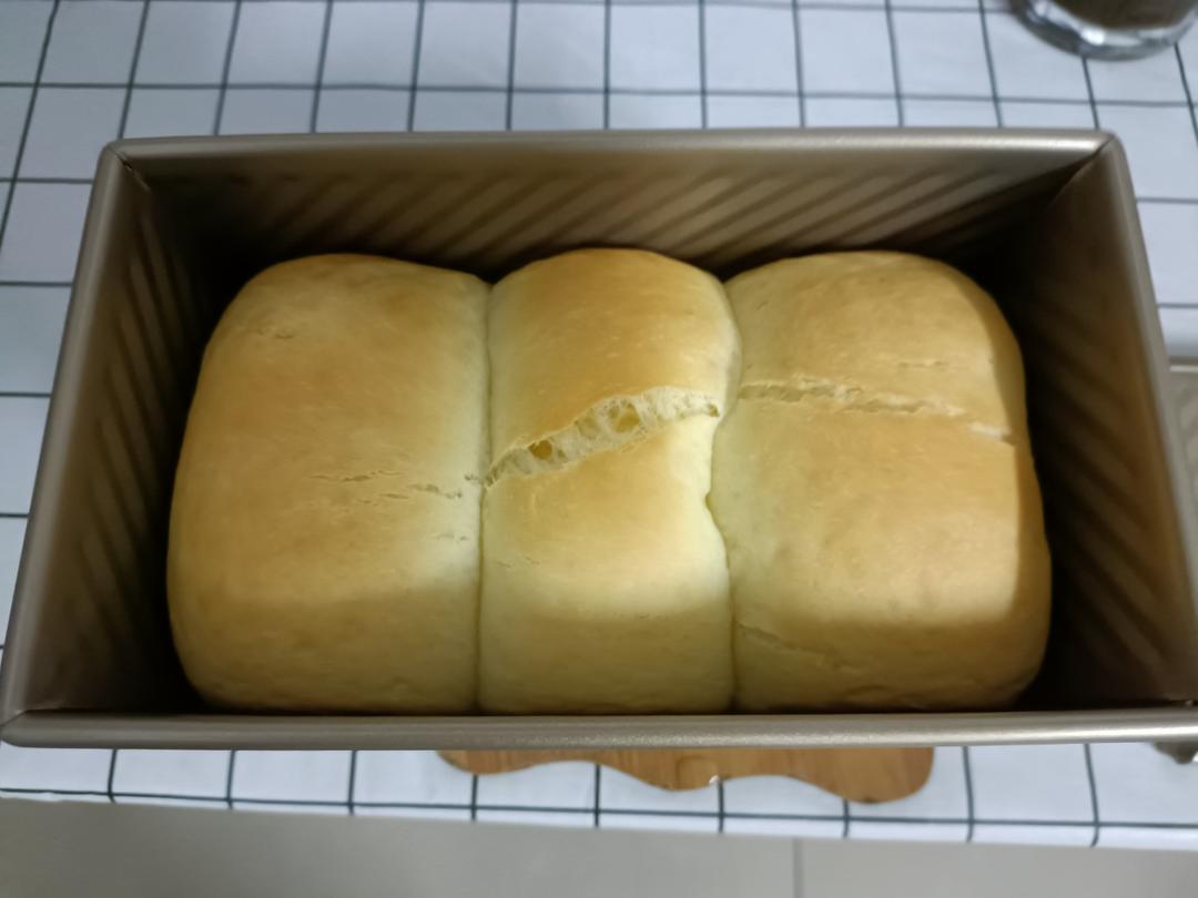 做一次就成功的牛奶吐司面包（手和面揉出手套膜）最后附全麦吐司