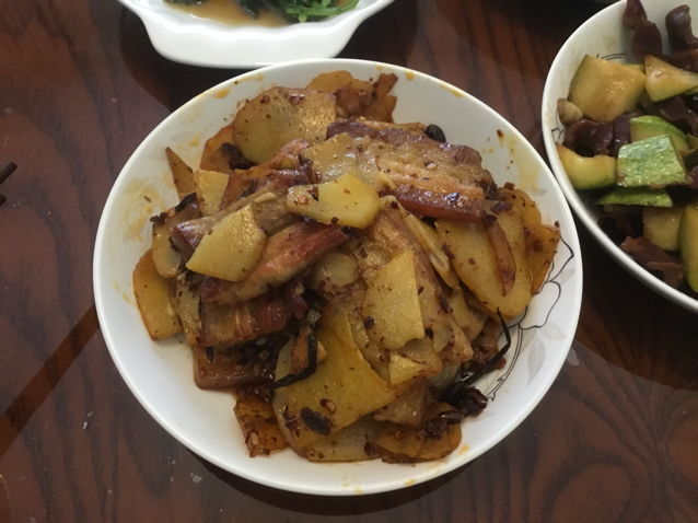 五花肉干煸土豆片
