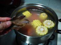 玉米甘笋猪骨汤的做法 步骤5