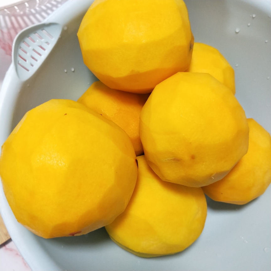 黄桃罐头的做法 步骤1