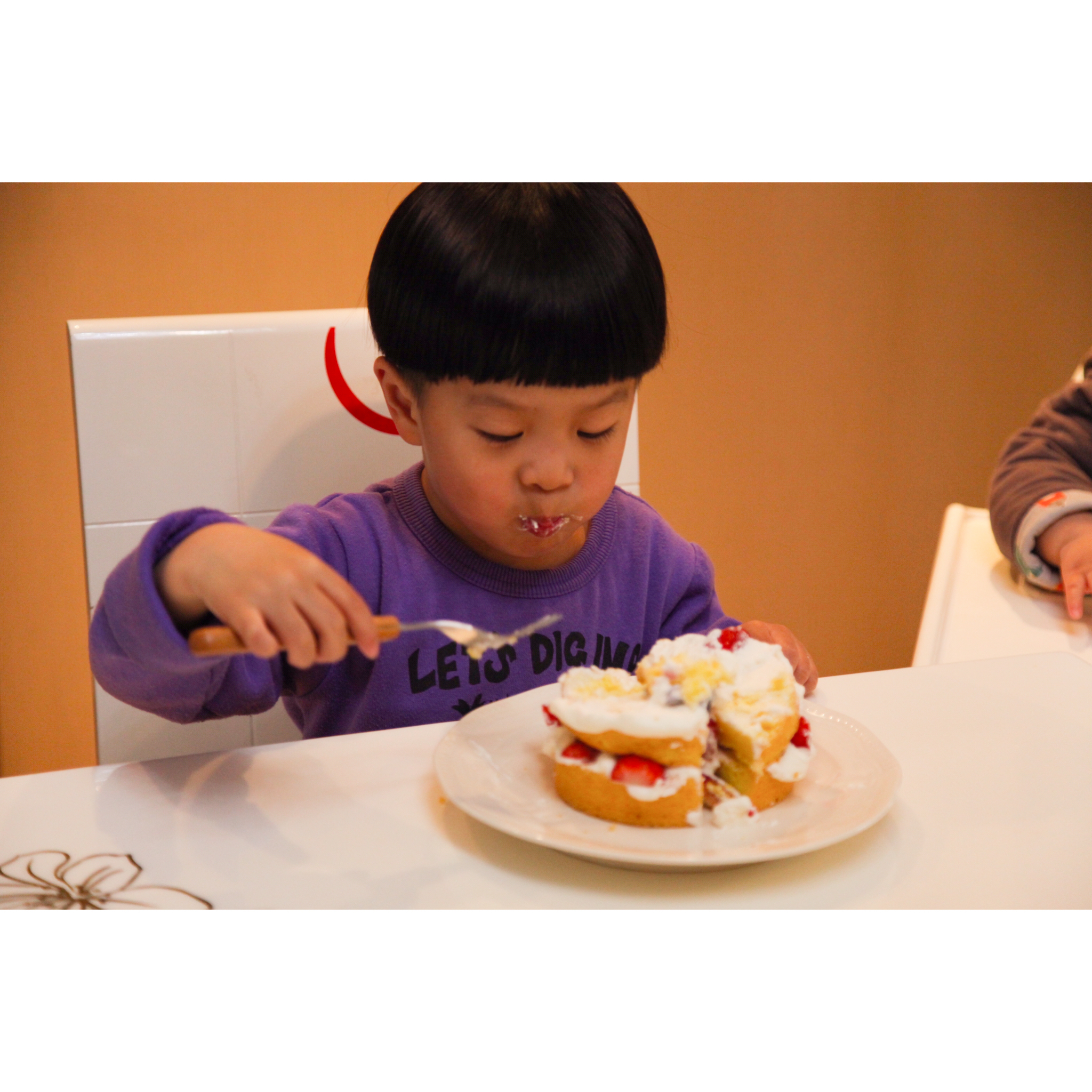 时下流行的鲜奶油戚风裸蛋糕