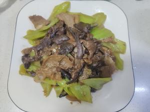 东北干蘑菇炒肉的做法 步骤6