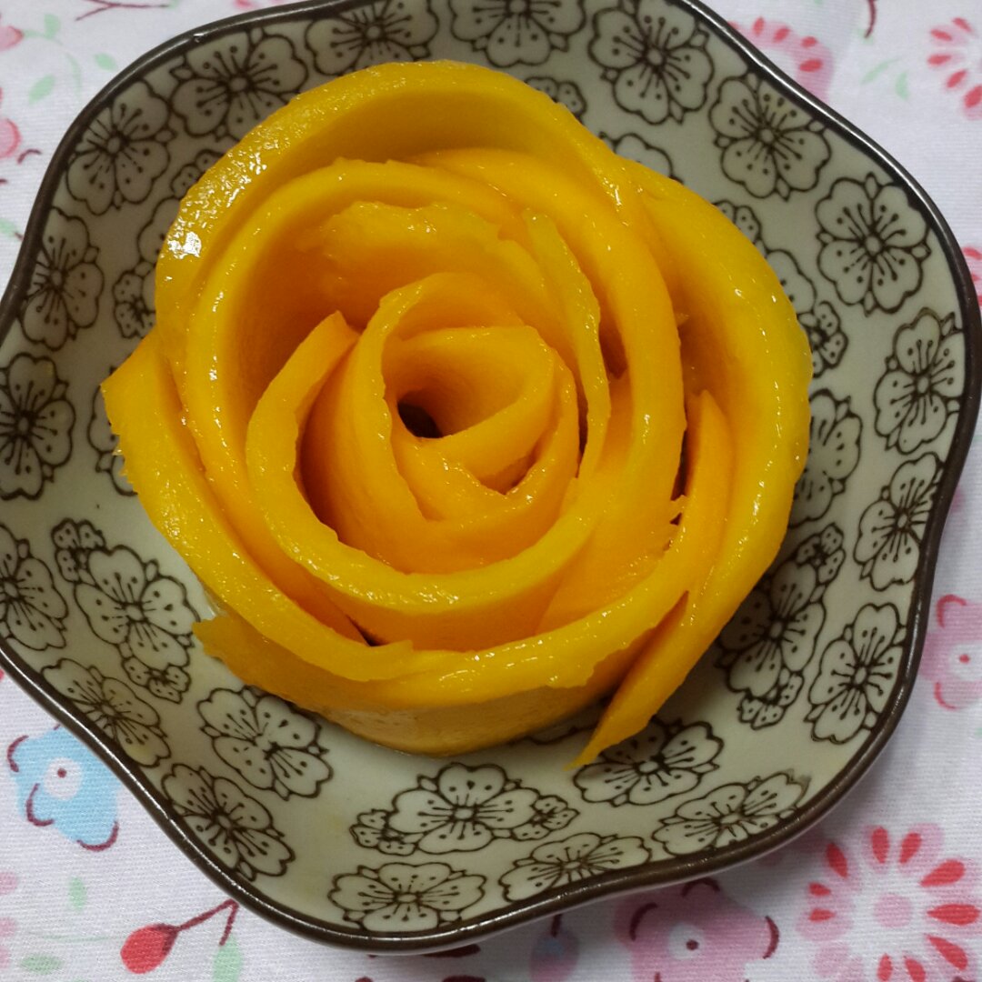 泡沫桔梗做的芒果玫瑰花