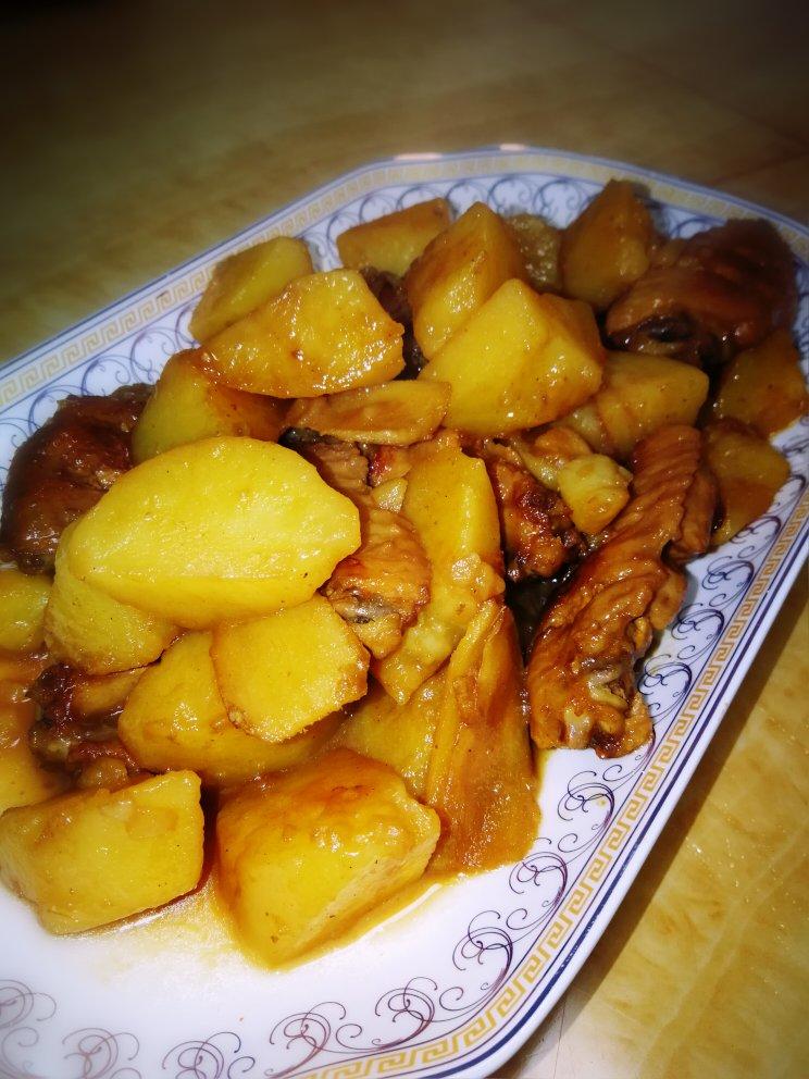 红烧鸡翅炖土豆