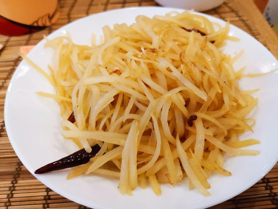 厨师长教你：“炝炒土豆丝”的家常做法，口感爽脆