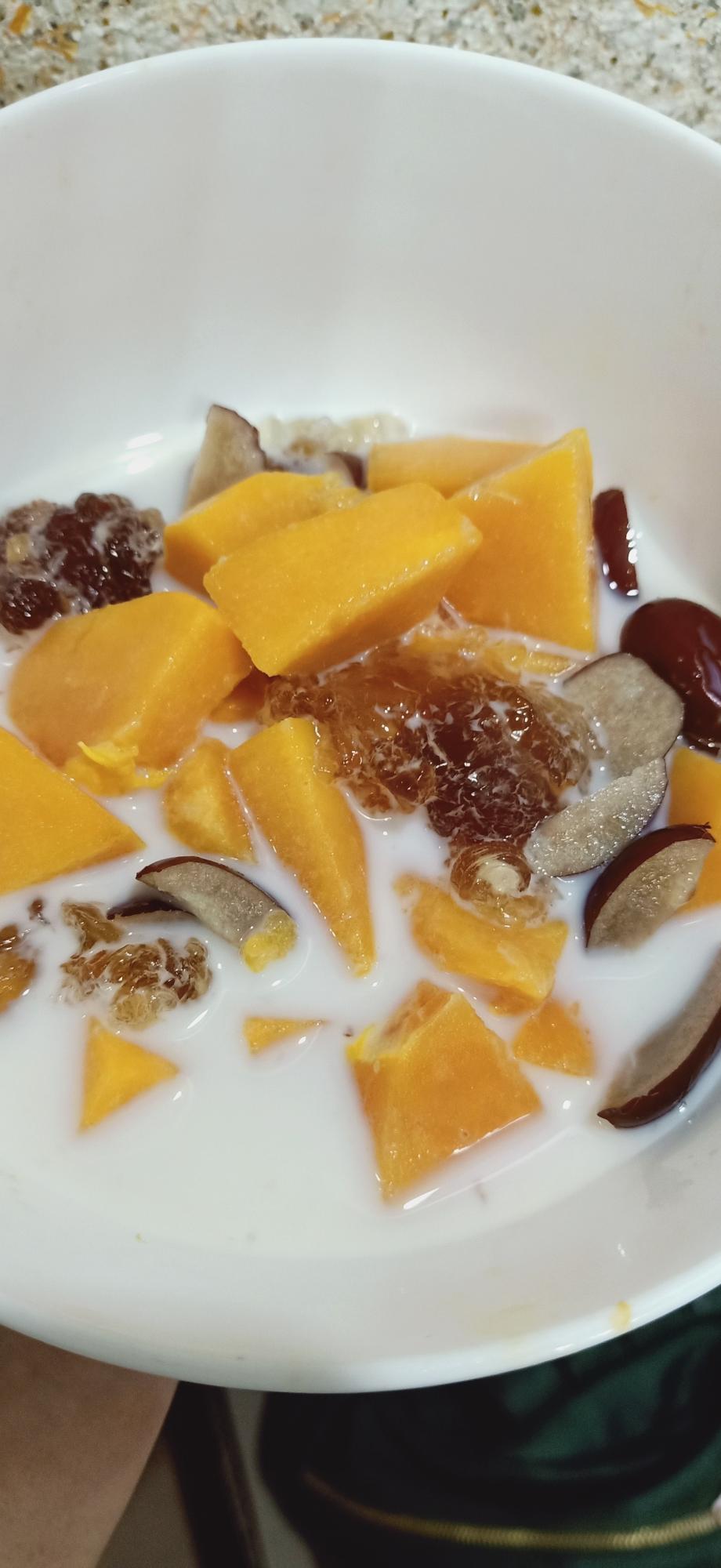 桃胶牛奶炖木瓜的做法