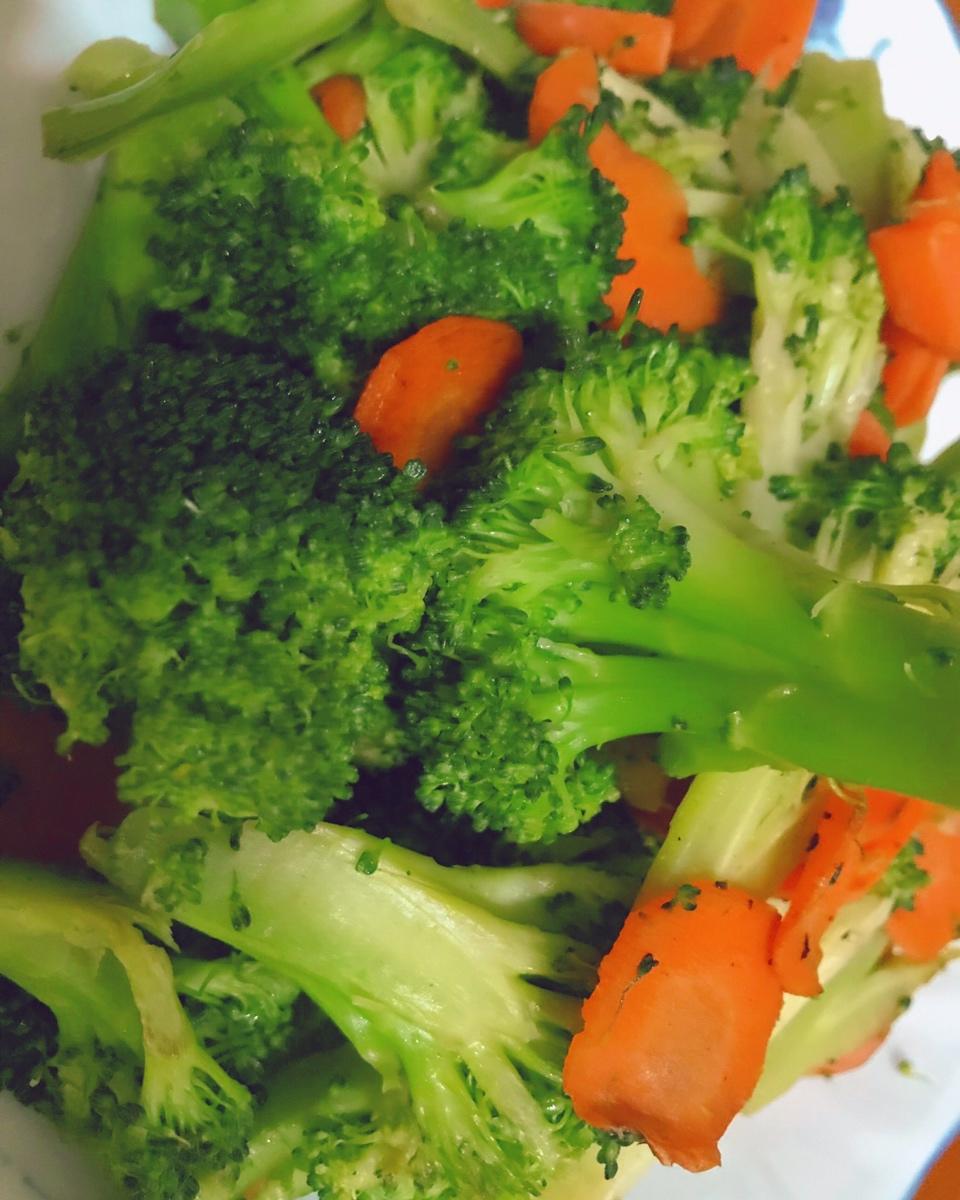 宋小花365做的清炒胡萝卜西兰花