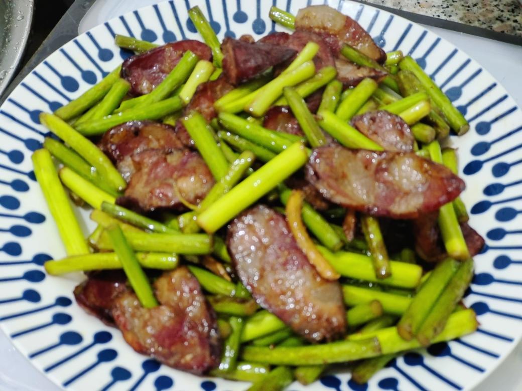 蒜苔腊肉肠