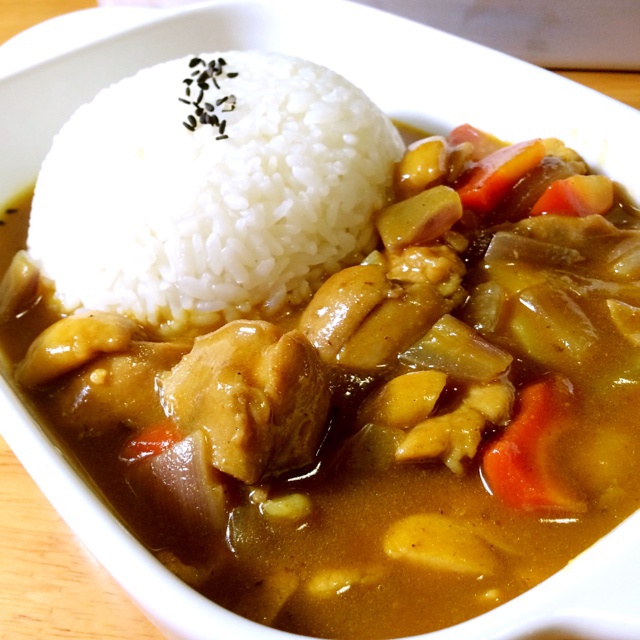 这里就是做的咖喱鸡肉饭