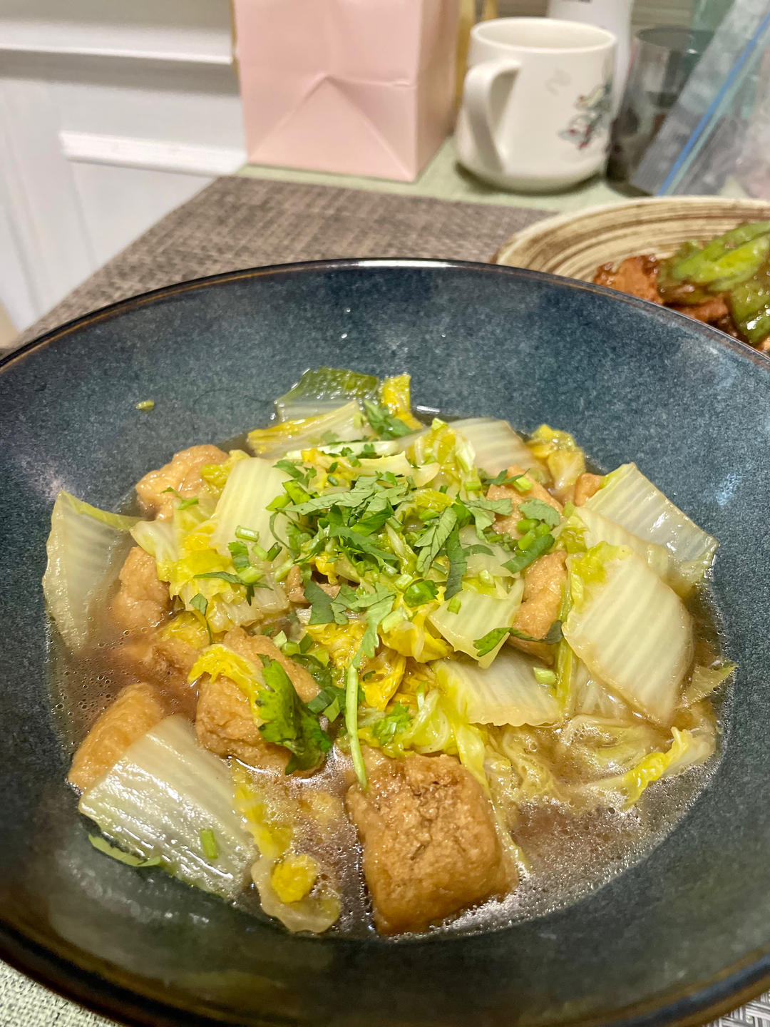 好吃到连汤汁都不剩的白菜焖豆泡，给肉都不换