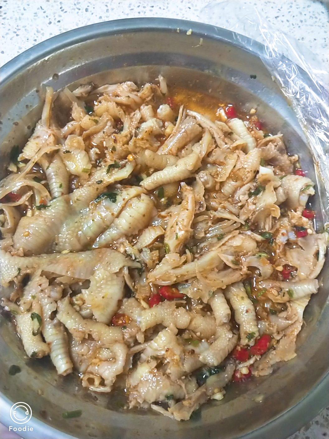 网红酸辣脱骨鸡爪