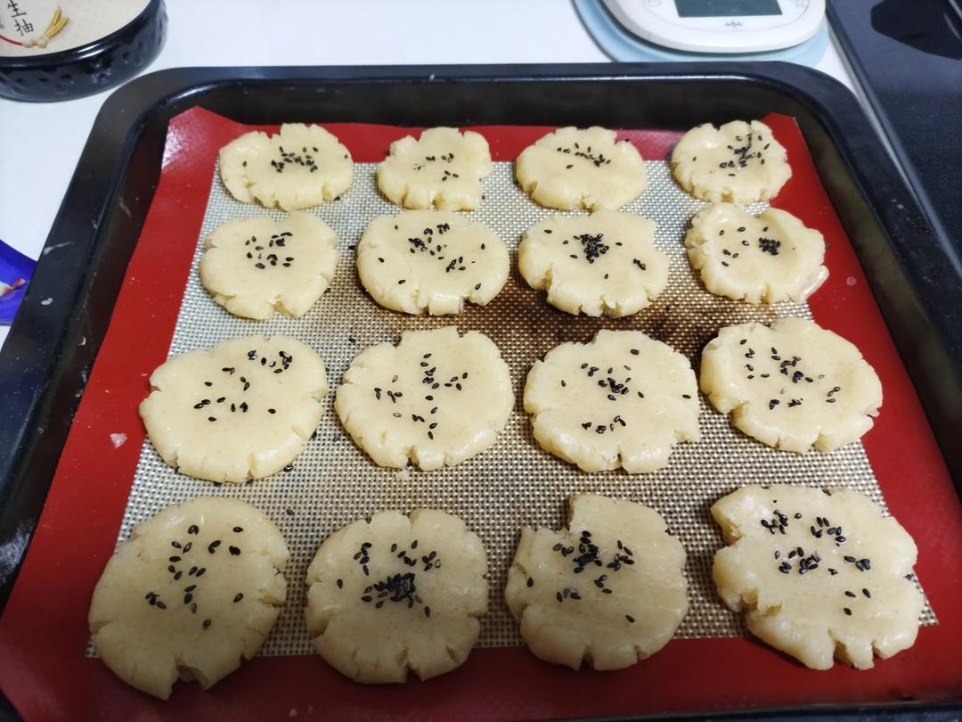 轻轻一按就碎掉的原味桃酥（不输猪油版）