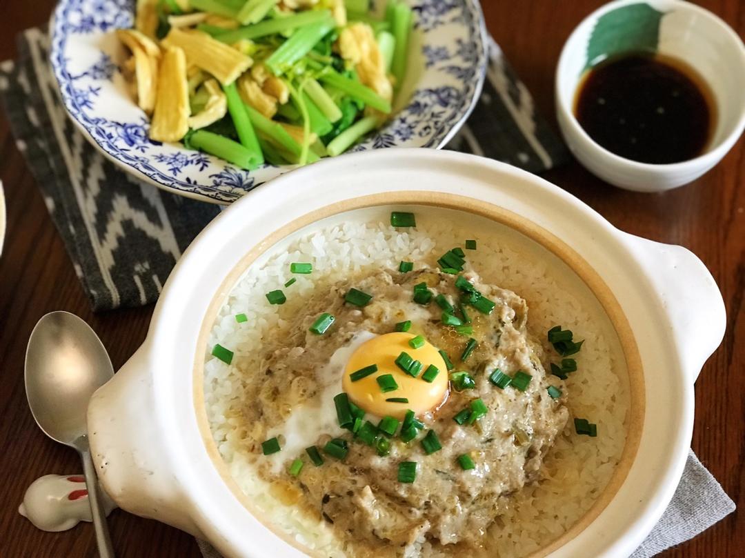 肉饼煲仔饭
