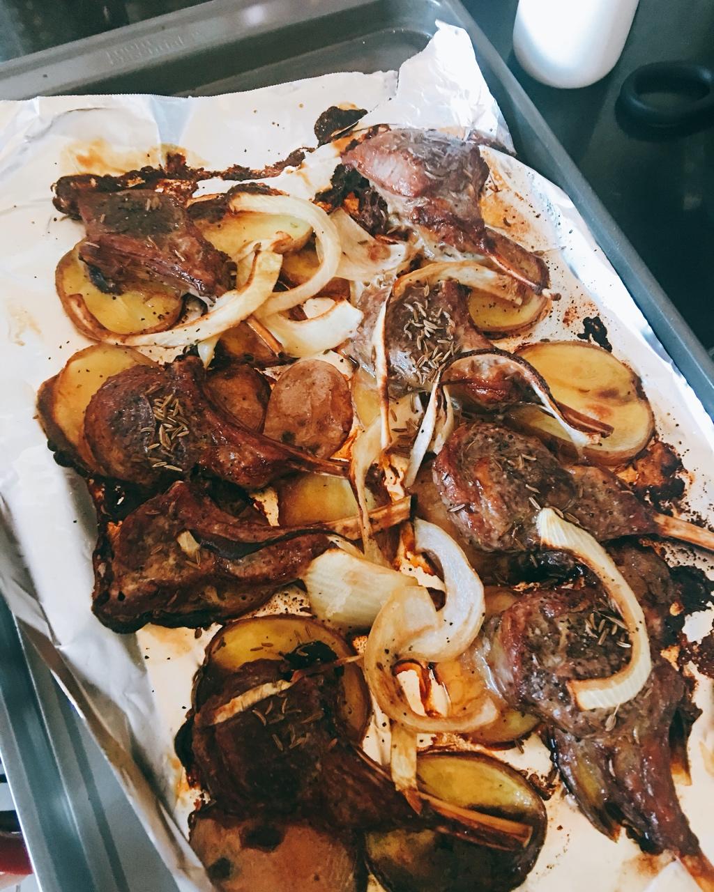 孜然羊排烤土豆