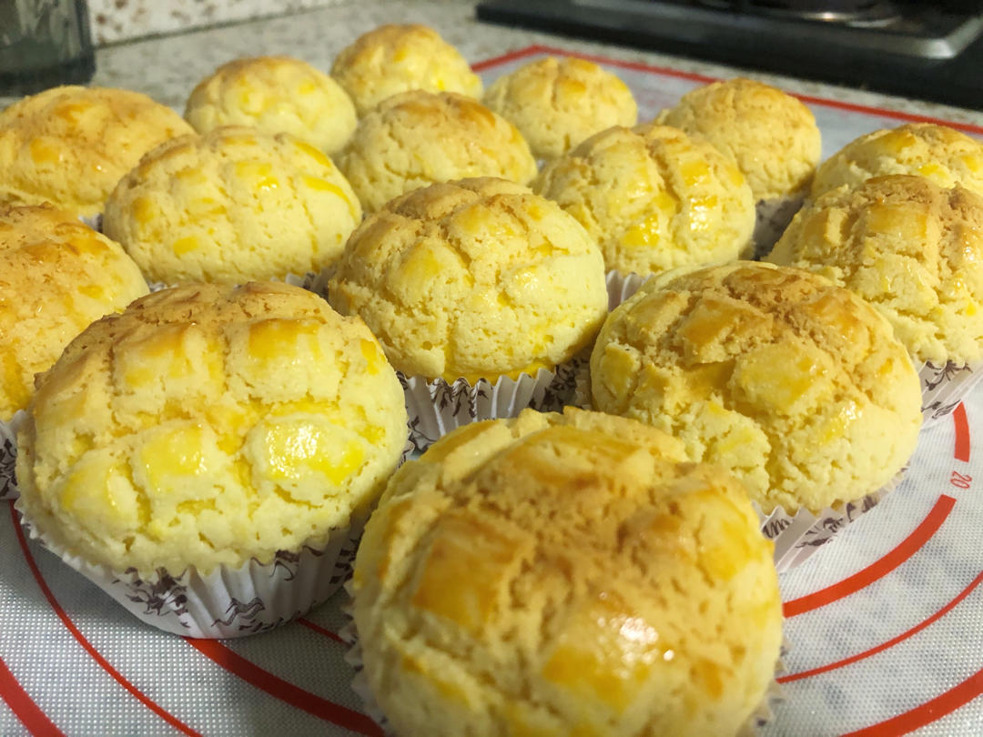好吃到炸裂的港式菠萝包（附带制作酥皮的小视频）