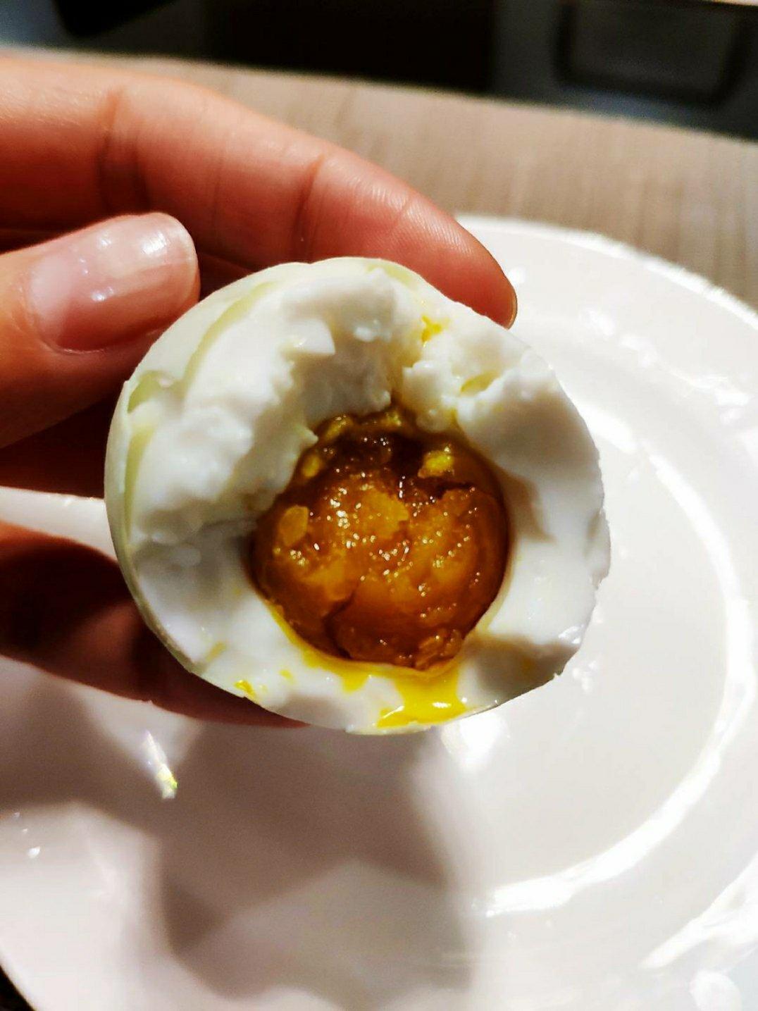 自制咸蛋： 100%出油起沙的咸蛋