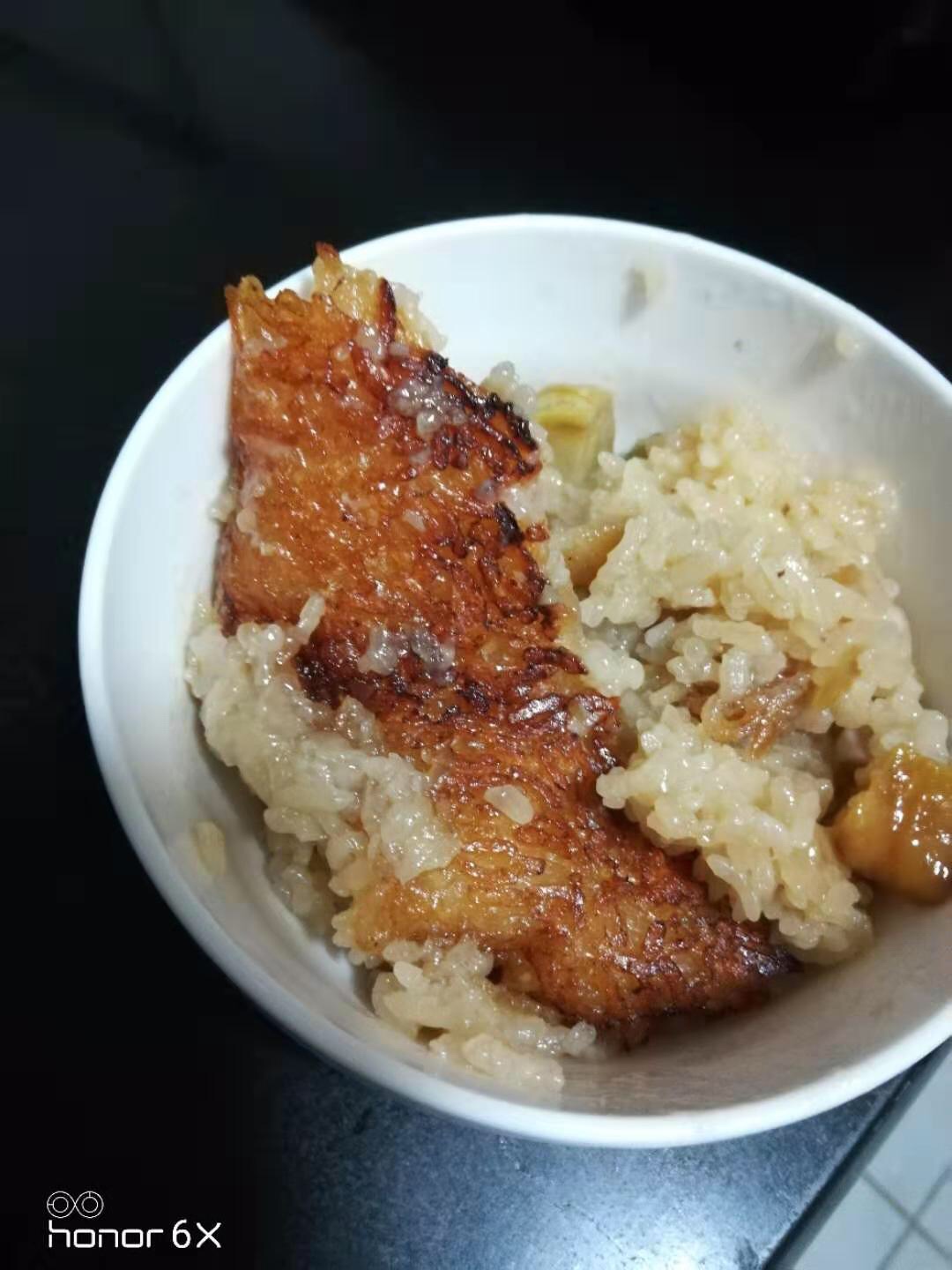 板栗腊肉焖糯米饭的做法
