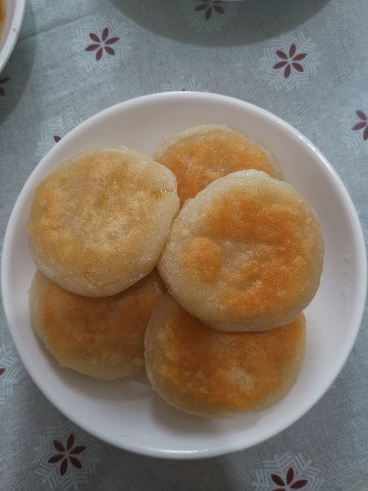 苹果糯米饼，制作简单，外层香脆，内里软糯甜蜜，超级好吃。