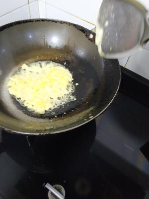 海鲜蛋炒饭的做法 步骤2