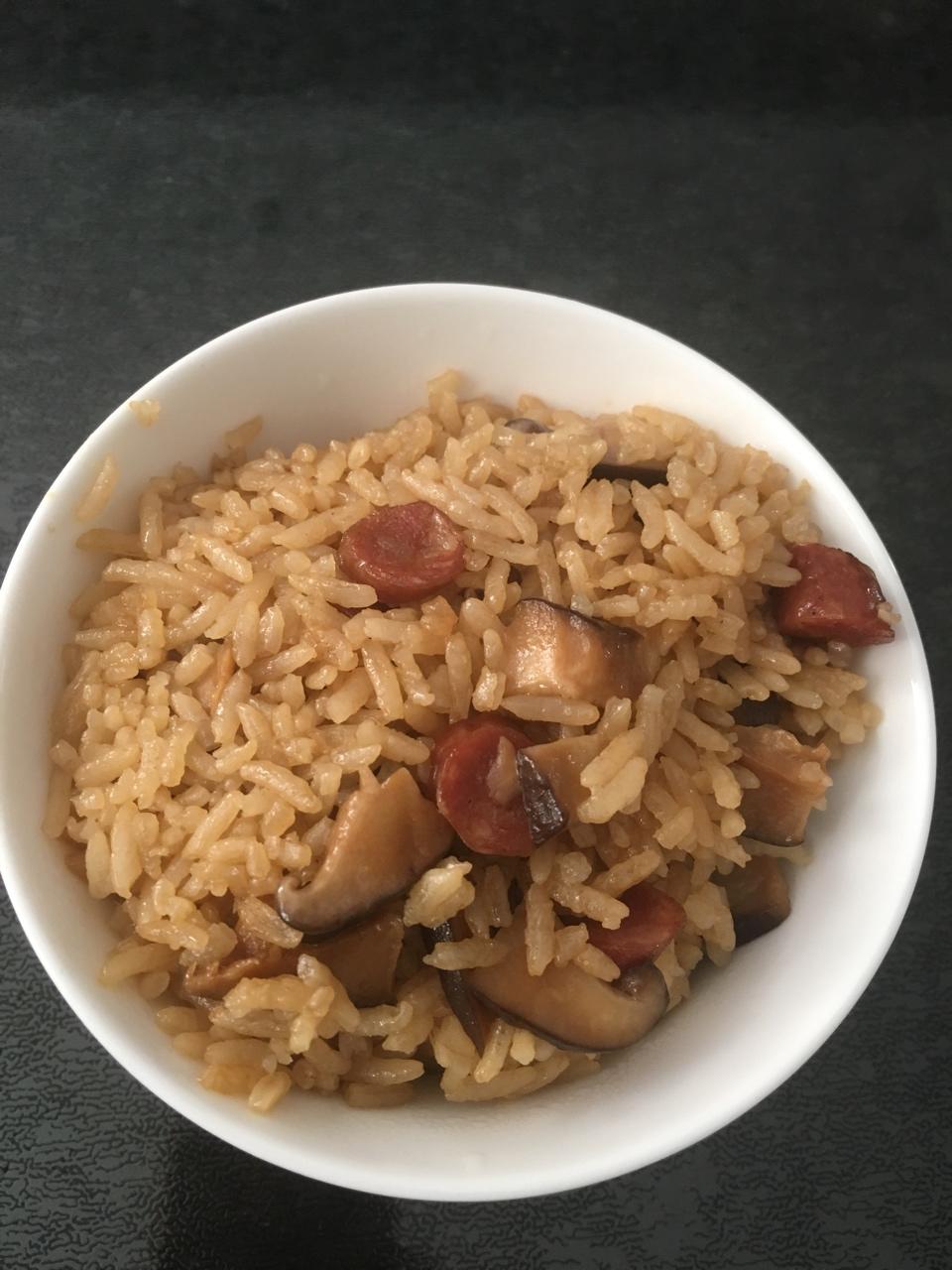 香菇腊肠土豆焖饭
