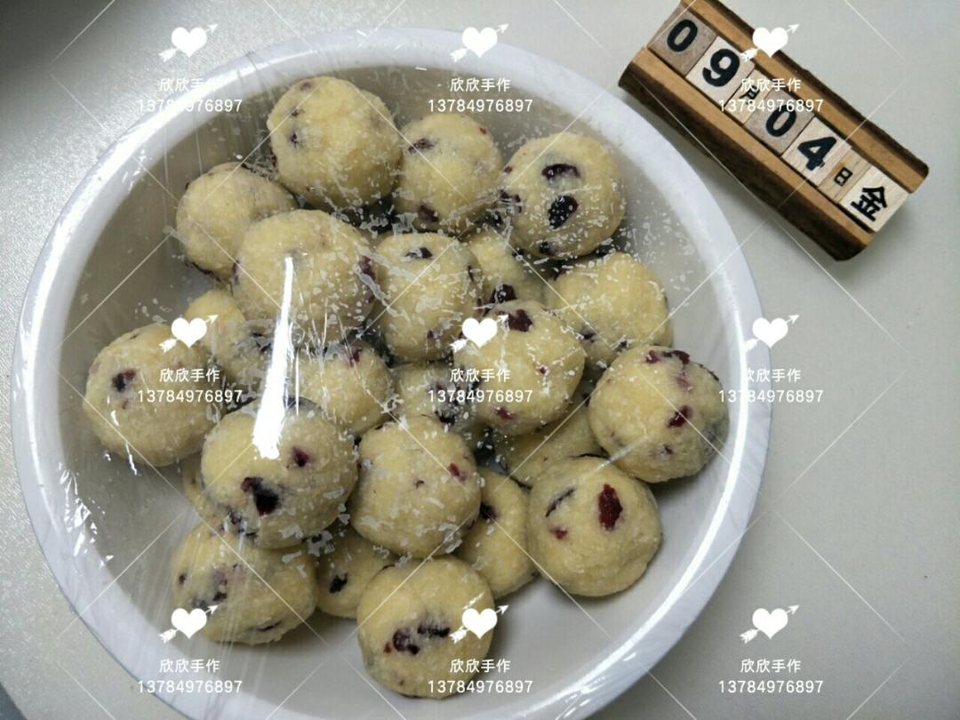 奶香椰蓉蔓越莓馅月饼