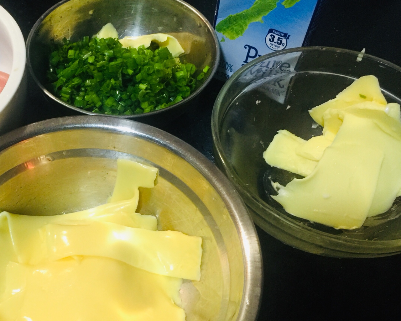葱香奶酪包的做法 步骤2