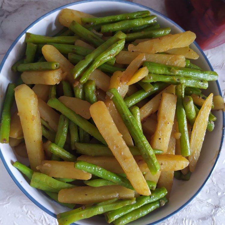 干煸豆角土豆条（蒜香）