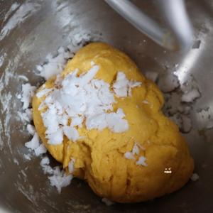 椰香南瓜小馒头（刀切馒头）一次发酵法  省时省力 照样松软香甜的做法 步骤5