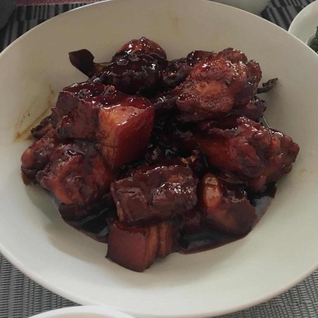 吃着碗里望着锅里的红烧肉