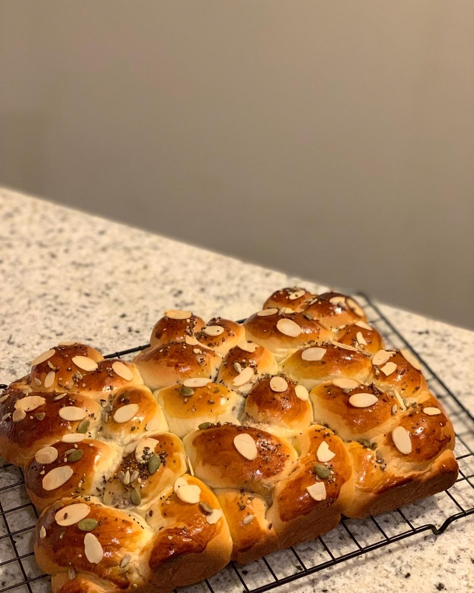 黑芝麻奶酥排包